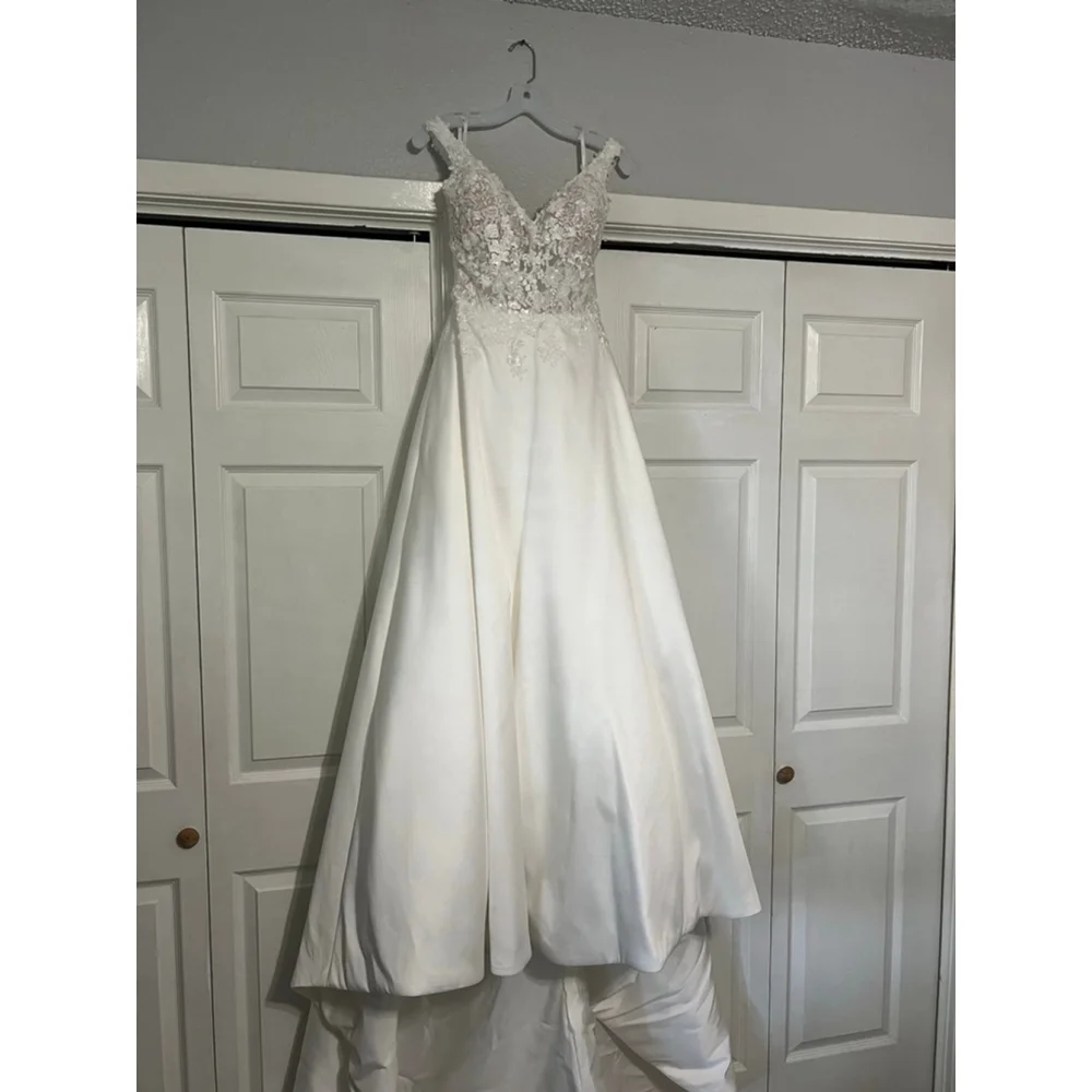 NWOT!!! Stella York White Lace Bodice Satin Wedding Dress with Pockets - Picture 3 of 6